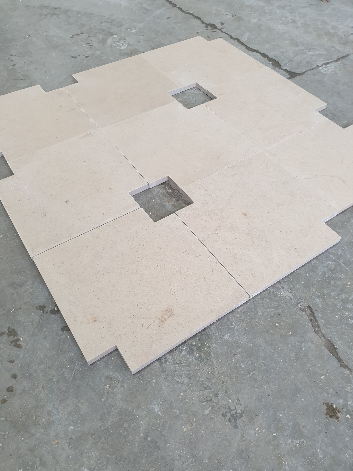 Sofia 400x400+2 sq cuts