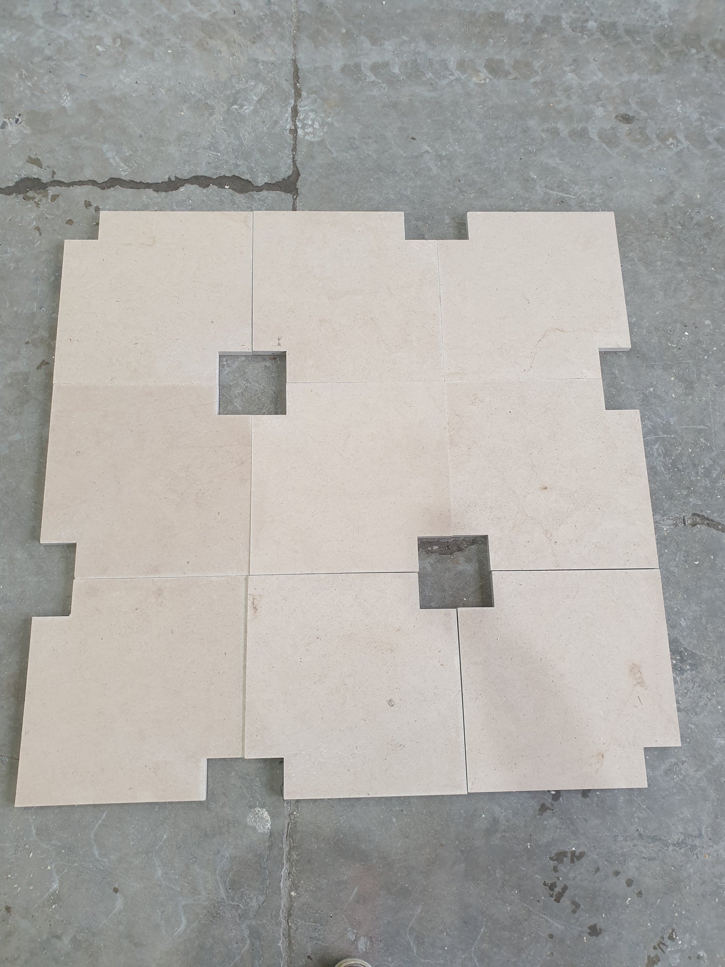 Sofia 400x400+2 sq cuts