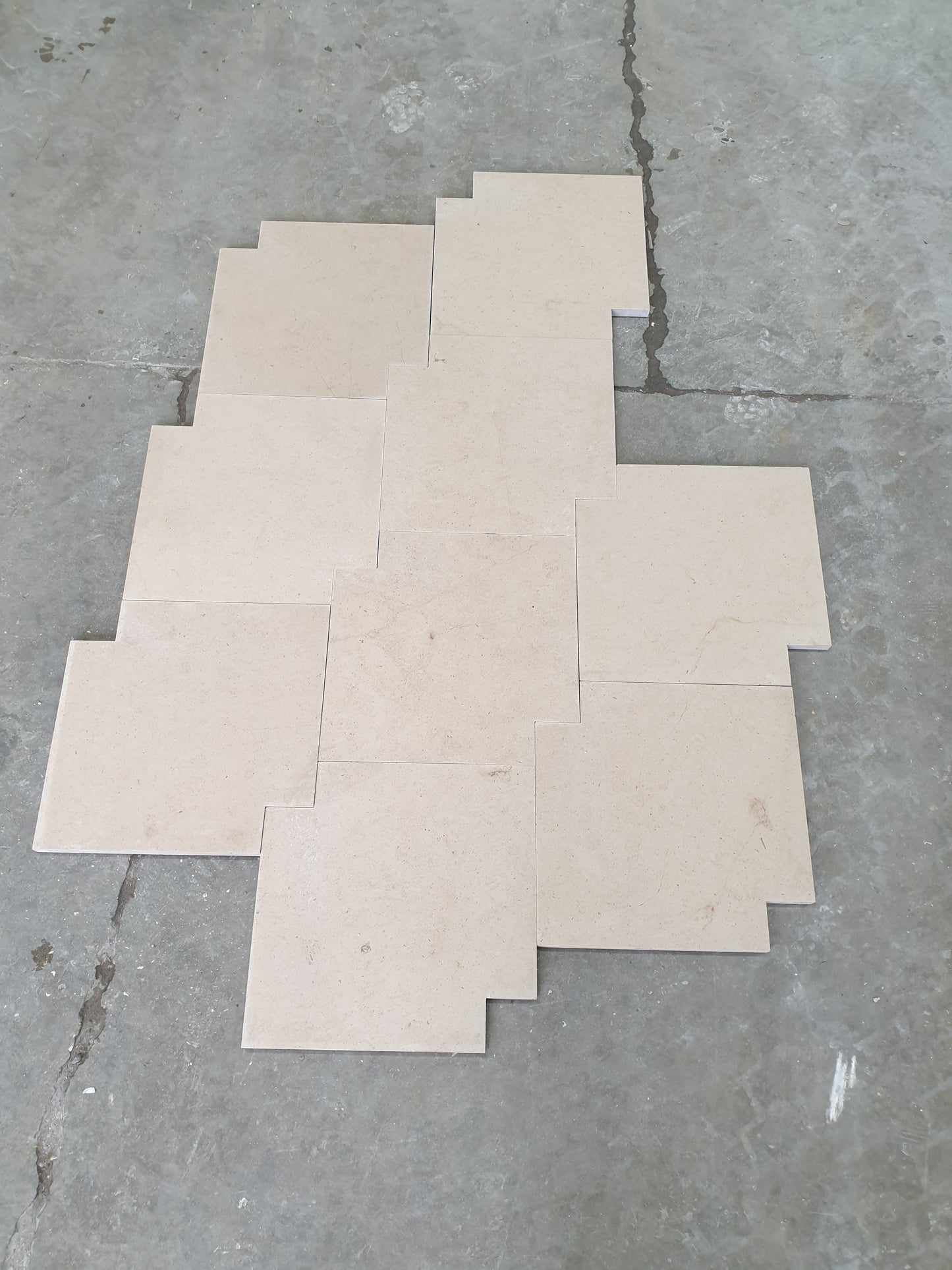 Sofia 400x400+2 sq cuts