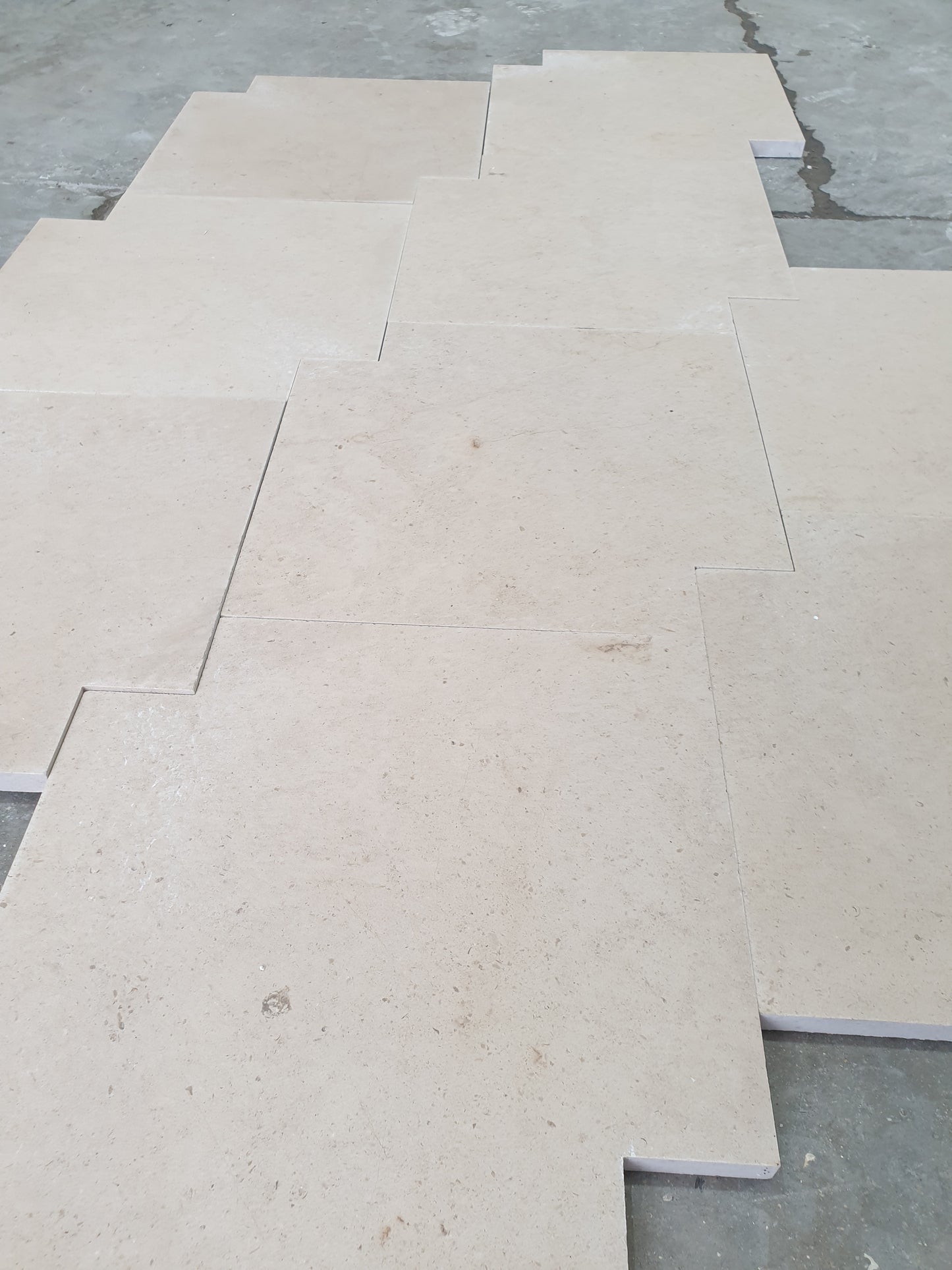 Sofia 400x400+2 sq cuts