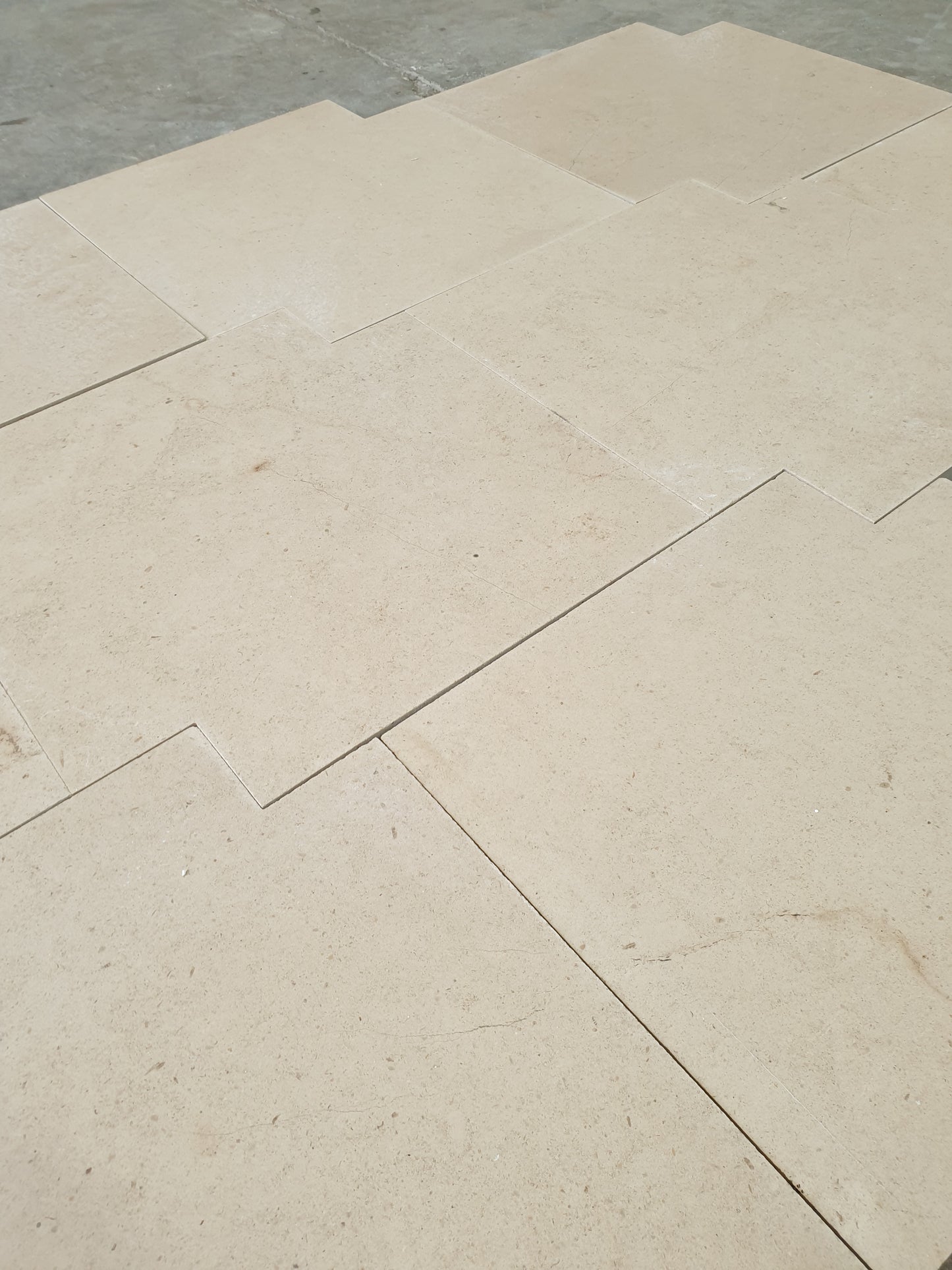 Sofia 400x400+2 sq cuts